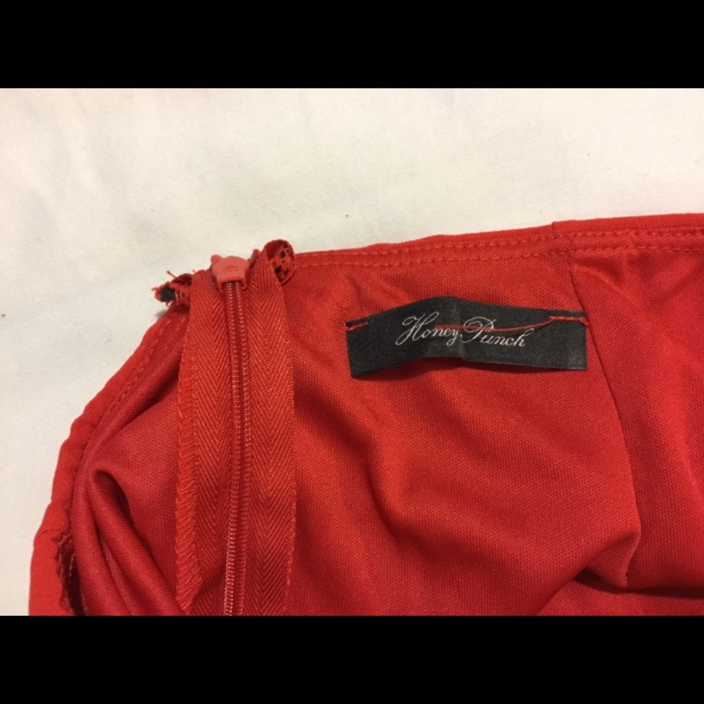 Red mini skirt - Picture 3 of 5